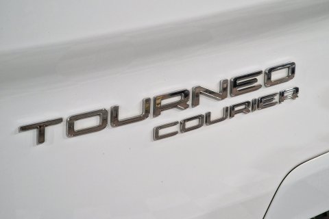 Ford Tourneo Courier 1.0i EcoBoost Titanium